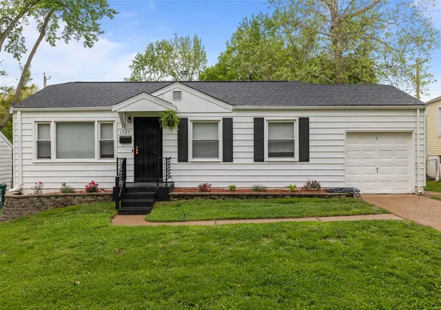 Photo 1 of Single family home for sale at 1325 Odessa Dr, Saint Louis, MO 63137 | MLS# 25028159 | Listing updated on 2025-05-01