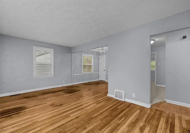 Photo 3 of Single family home for sale at 1325 Odessa Dr, Saint Louis, MO 63137 | MLS# 25028159 | Listing updated on 2025-05-01