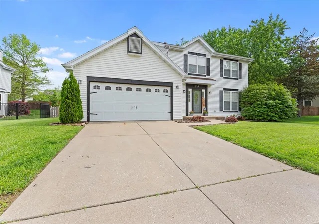 3rd image of 219 Royalltrail Ln, O Fallon, MO 63368 | MLS# 25028208