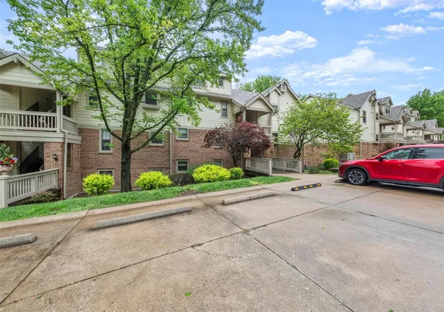 Photo 2 of Condo for sale at 12944 Bryce Cyn Dr, Maryland Heights, MO 63043 | MLS# 25028264 | Listing updated on 2025-05-01
