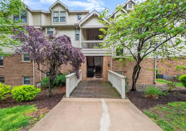 Photo 4 of Condo for sale at 12944 Bryce Cyn Dr, Maryland Heights, MO 63043 | MLS# 25028264 | Listing updated on 2025-05-01