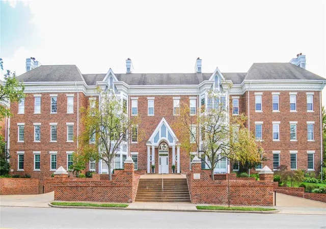Photo 1 of Condo for sale at 440 E Lockwood Ave #101, Saint Louis, MO 63119 | MLS# 25028285 | Listing updated on 2025-04-30