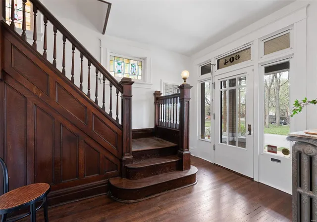 Photo 3 of Single family home for sale at 604 Bellerive Blvd, Saint Louis, MO 63111 | MLS# 25028326 | Listing updated on 2025-04-30
