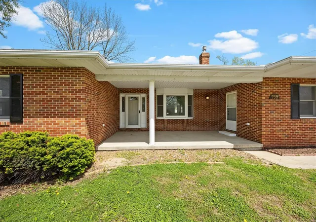 Photo 2 of Single family home for sale at 735 Buss St, Saint Libory, IL 62282 | MLS# 25028349 | Listing updated on 2025-04-30