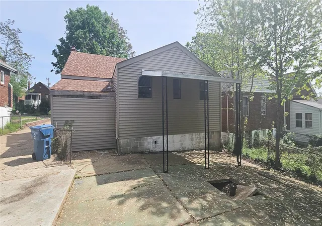 Photo 3 of Single family home for sale at 6120 Otto Ave, Saint Louis, MO 63120 | MLS# 25028355 | Listing updated on 2025-04-30