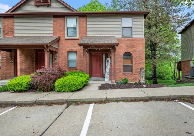 Townhouse for sale at 861 Forest Tr Dr #D, Chesterfield, MO 63017 | MLS# 25028514