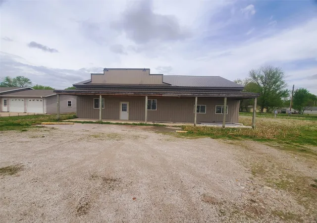 Photo 2 of Single family home for sale at 29369 Lake St, Wayland, MO 63472 | MLS# 25028532 | Listing updated on 2025-05-03