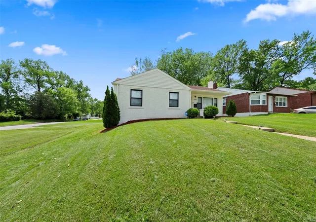 Photo 3 of Single family home for sale at 7602 Wayne Ave, Saint Louis, MO 63130 | MLS# 25028674 | Listing updated on 2025-05-02