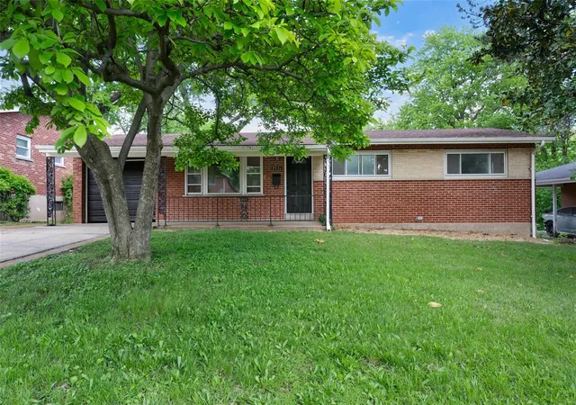 Photo 1 of Single family home for sale at 7521 Bermuda Ct, Saint Louis, MO 63121 | MLS# 25028684 | Listing updated on 2025-05-02