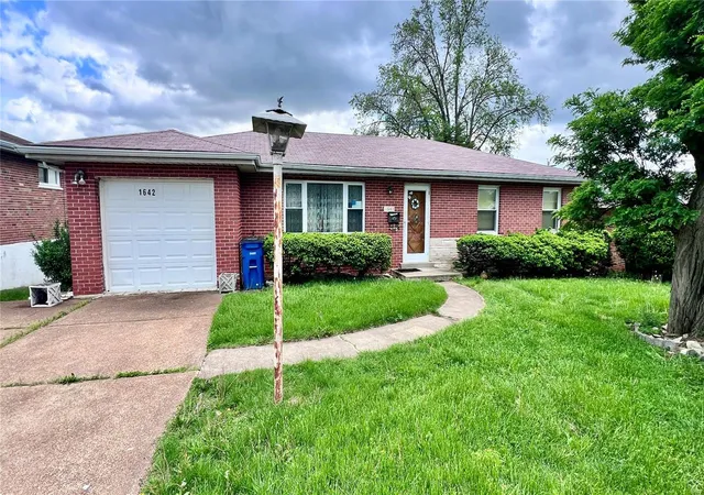 Photo 1 of Single family home for sale at 1642 Union Rd, Saint Louis, MO 63125 | MLS# 25028692 | Listing updated on 2025-05-02