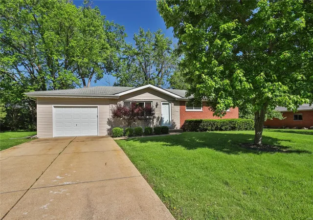 Photo 1 of Single family home for sale at 10628 Roxanna Dr, Saint Louis, MO 63128 | MLS# 25028710 | Listing updated on 2025-05-10