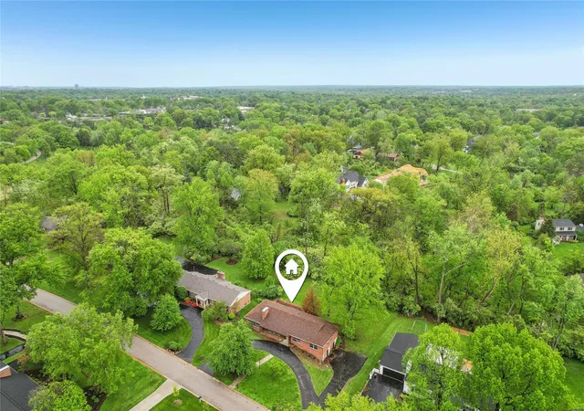 Photo 1 of Single family home for sale at 18 Spoede Hills Dr, Saint Louis, MO 63141 | MLS# 25028798 | Listing updated on 2025-05-05