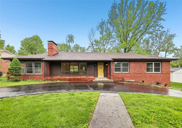 Photo 1 of Single family home for sale at 18 Spoede Hills Dr, Saint Louis, MO 63141 | MLS# 25028798 | Listing updated on 2025-05-05
