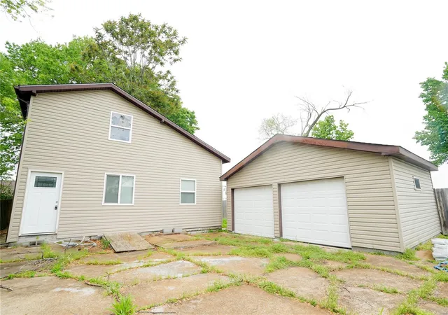 Photo 2 of Single family home for sale at 239 Dammert Ave, Saint Louis, MO 63125 | MLS# 25028842 | Listing updated on 2025-05-02