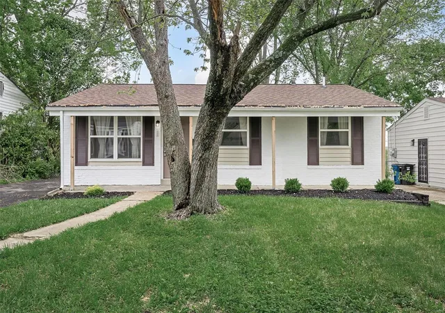 Photo 1 of Single family home for sale at 10544 Castle Dr, Saint Louis, MO 63136 | MLS# 25028844 | Listing updated on 2025-05-02