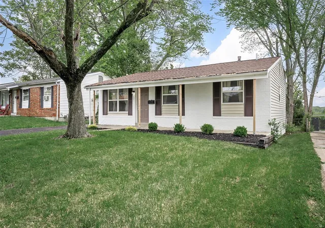 Photo 2 of Single family home for sale at 10544 Castle Dr, Saint Louis, MO 63136 | MLS# 25028844 | Listing updated on 2025-05-02