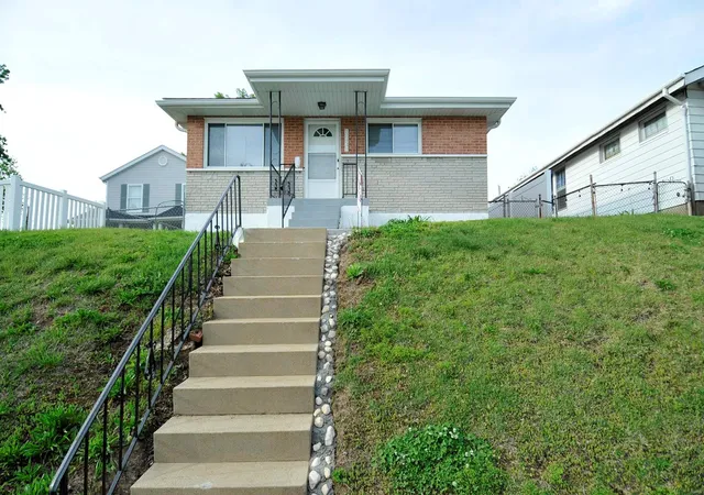 Photo 2 of Single family home for sale at 7051 Lansdowne Ave, Saint Louis, MO 63109 | MLS# 25028939 | Listing updated on 2025-05-02