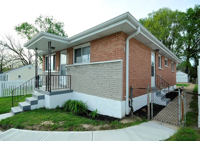 Photo 3 of Single family home for sale at 7051 Lansdowne Ave, Saint Louis, MO 63109 | MLS# 25028939 | Listing updated on 2025-05-02