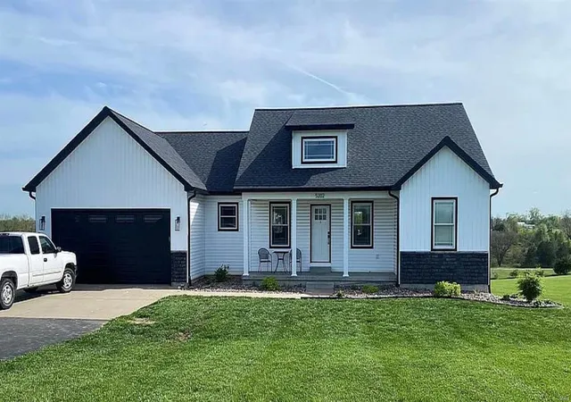 Photo 1 of Sale Pending at 5202 Spring Valley Dr, Farmington, MO 63640 | MLS# 25028944 | Listing updated on 2025-05-05