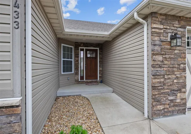 Photo 1 of Single family home for sale at 433 Cherry Crk Ln, Farmington, MO 63640 | MLS# 25029123 | Listing updated on 2025-05-05