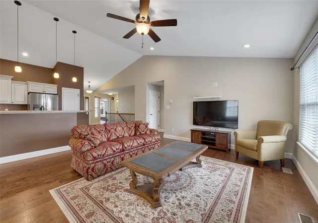 Photo 4 of Single family home for sale at 433 Cherry Crk Ln, Farmington, MO 63640 | MLS# 25029123 | Listing updated on 2025-05-05