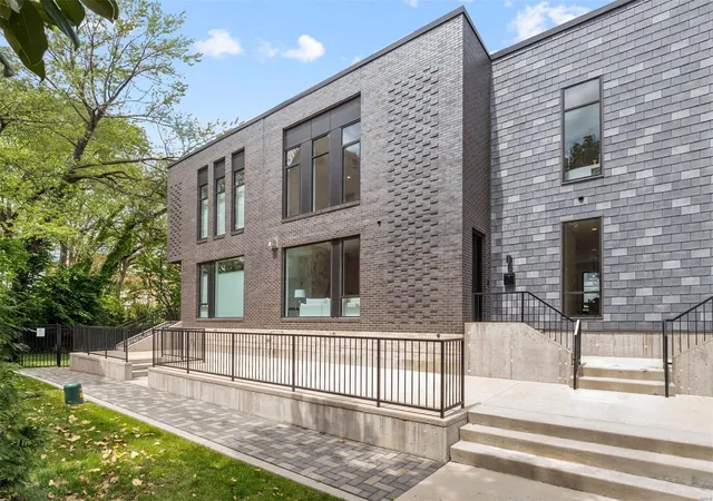 Townhouse for sale at 215 N Sarah St #12, Saint Louis, MO 63108 | MLS# 25029154