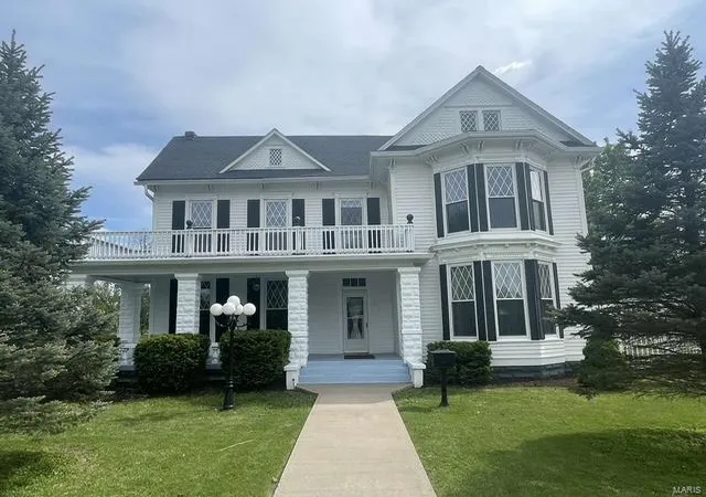 Photo 1 of Single family home for sale at 327 W Locust St, Paris, MO 65275 | MLS# 25029251 | Listing updated on 2025-05-05