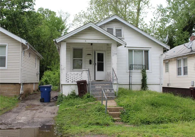 Photo 1 of Single family home for sale at 3329 Dix Ave, Saint Louis, MO 63114 | MLS# 25029408 | Listing updated on 2025-05-05