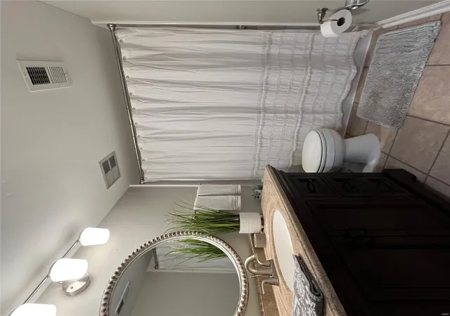 Listing Photo 4 - Condo for sale in building located at 9169 N Swan Cir, Saint Louis, MO 63144
