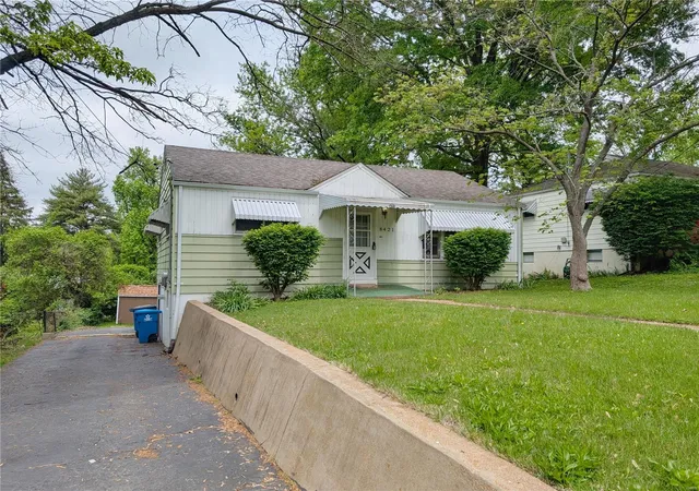 Photo 1 of Single family home for sale at 8421 Betty Lee Ave, Saint Louis, MO 63114 | MLS# 25029512 | Listing updated on 2025-05-08