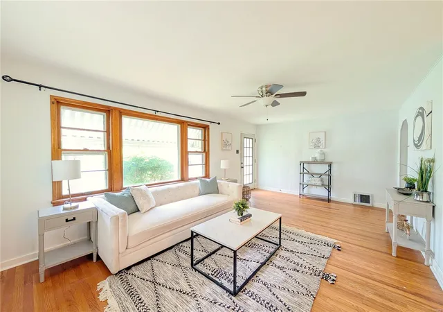 Photo 2 of Single family home for sale at 8421 Betty Lee Ave, Saint Louis, MO 63114 | MLS# 25029512 | Listing updated on 2025-05-08
