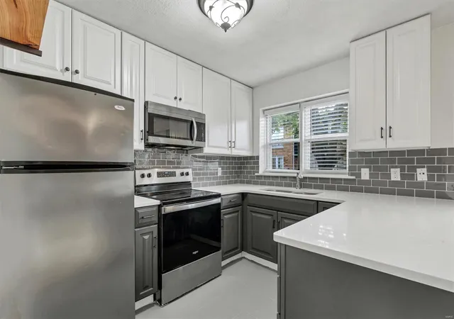 Photo 2 of Townhouse for sale at 1145 Rue La Ville #1145, Saint Louis, MO 63141 | MLS# 25029530 | Listing updated on 2025-05-07