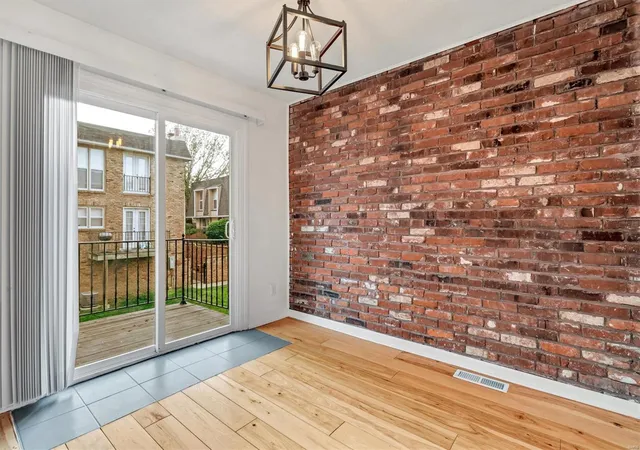 Photo 4 of Townhouse for sale at 1145 Rue La Ville #1145, Saint Louis, MO 63141 | MLS# 25029530 | Listing updated on 2025-05-07