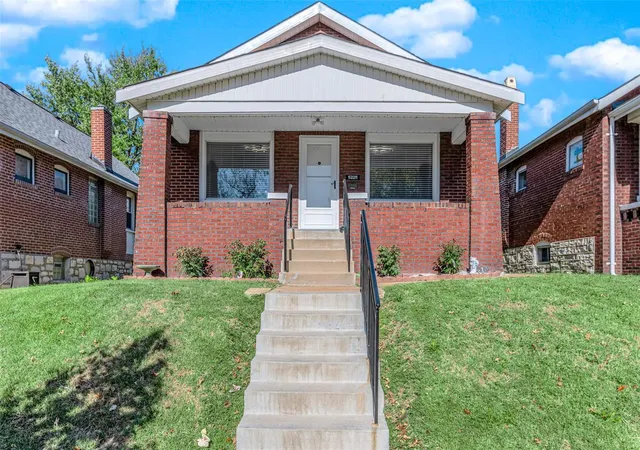 Photo 1 of Single family home for sale at 5225 Quincy St, Saint Louis, MO 63109 | MLS# 25029541 | Listing updated on 2025-05-06