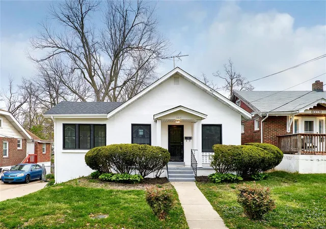 Photo 1 of Single family home for sale at 8821 Olden Ave, Saint Louis, MO 63114 | MLS# 25029582 | Listing updated on 2025-05-06