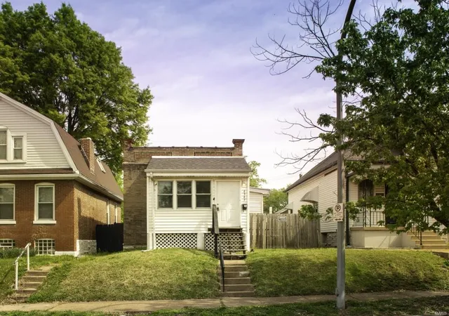Photo 1 of Single family home for sale at 4343 Neosho St, Saint Louis, MO 63116 | MLS# 25029589 | Listing updated on 2025-05-06