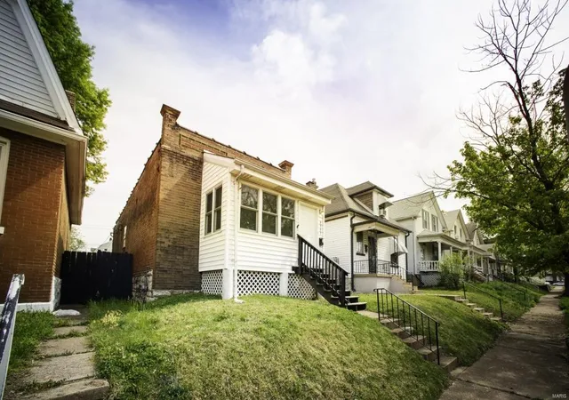 Photo 1 of Single family home for sale at 4343 Neosho St, Saint Louis, MO 63116 | MLS# 25029589 | Listing updated on 2025-05-06