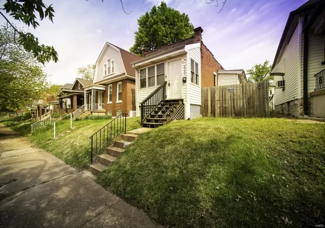 Photo 2 of Single family home for sale at 4343 Neosho St, Saint Louis, MO 63116 | MLS# 25029589 | Listing updated on 2025-05-06