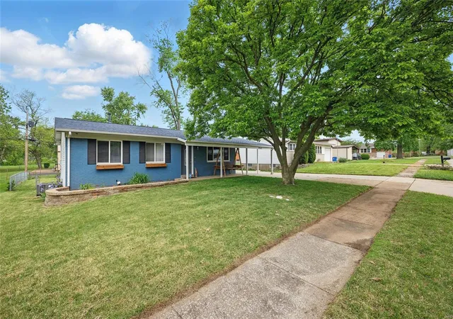 Photo 1 of Single family home for sale at 7317 Elm Grv Ct, Hazelwood, MO 63042 | MLS# 25029607 | Listing updated on 2025-05-09