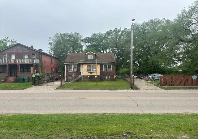 Photo 1 of Single family home for sale at 2024 Bond Ave, East Saint Louis, IL 62207 | MLS# 25029650 | Listing updated on 2025-05-06