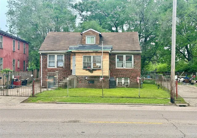 Photo 2 of Single family home for sale at 2024 Bond Ave, East Saint Louis, IL 62207 | MLS# 25029650 | Listing updated on 2025-05-06