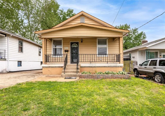 Photo 1 of Single family home for sale at 3614 Hoffmeister Ave, Saint Louis, MO 63125 | MLS# 25029684 | Listing updated on 2025-05-06