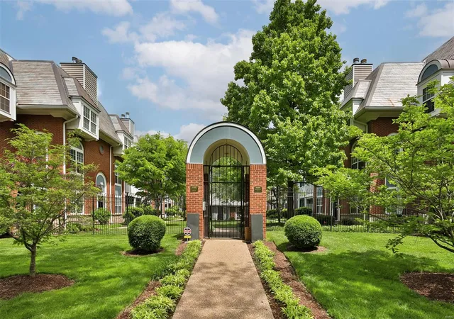 Photo 1 of Condo for sale at 4225 W Pine Blvd #18, Saint Louis, MO 63108 | MLS# 25029695 | Listing updated on 2025-05-07