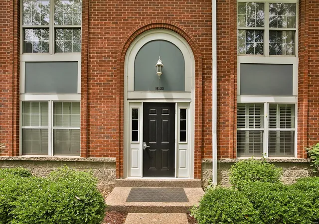 Photo 4 of Condo for sale at 4225 W Pine Blvd #18, Saint Louis, MO 63108 | MLS# 25029695 | Listing updated on 2025-05-07