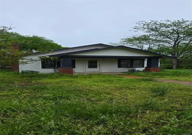 Photo 2 of Single family home for sale at 12658 Dry Crk Rd, De Soto, MO 63020 | MLS# 25029780 | Listing updated on 2025-05-06