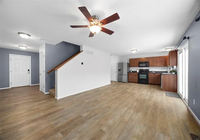 Photo 3 of Sale Pending at 5572 Wavecrest Cir, Saint Charles, MO 63304 | MLS# 25029857 | Listing updated on 2025-05-08