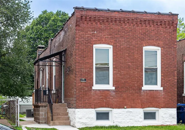 Photo 3 of Single family home for sale at 2911 Brannon Ave, Saint Louis, MO 63139 | MLS# 25029879 | Listing updated on 2025-05-07
