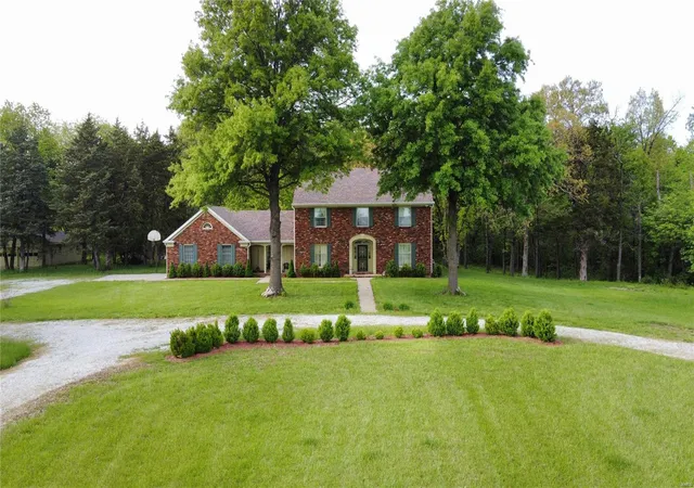 Photo 2 of Single family home for sale at 28166 Hwy 154, Paris, MO 65275 | MLS# 25029888 | Listing updated on 2025-05-07
