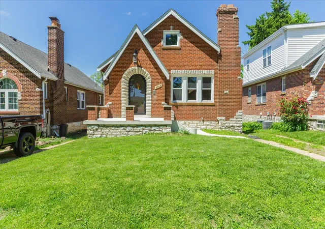 Photo 1 of Single family home for sale at 3943 Prather Ave, Saint Louis, MO 63109 | MLS# 25029900 | Listing updated on 2025-05-08