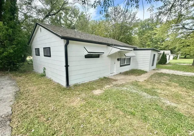 Photo 2 of Single family home for sale at 10117 Duke Dr, Saint Louis, MO 63136 | MLS# 25029930 | Listing updated on 2025-05-07